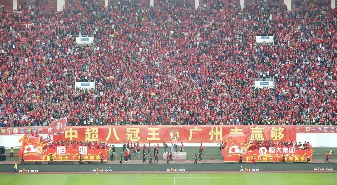 蜂鸟电竞下载- 切尔西主场灯光秀致敬名宿  